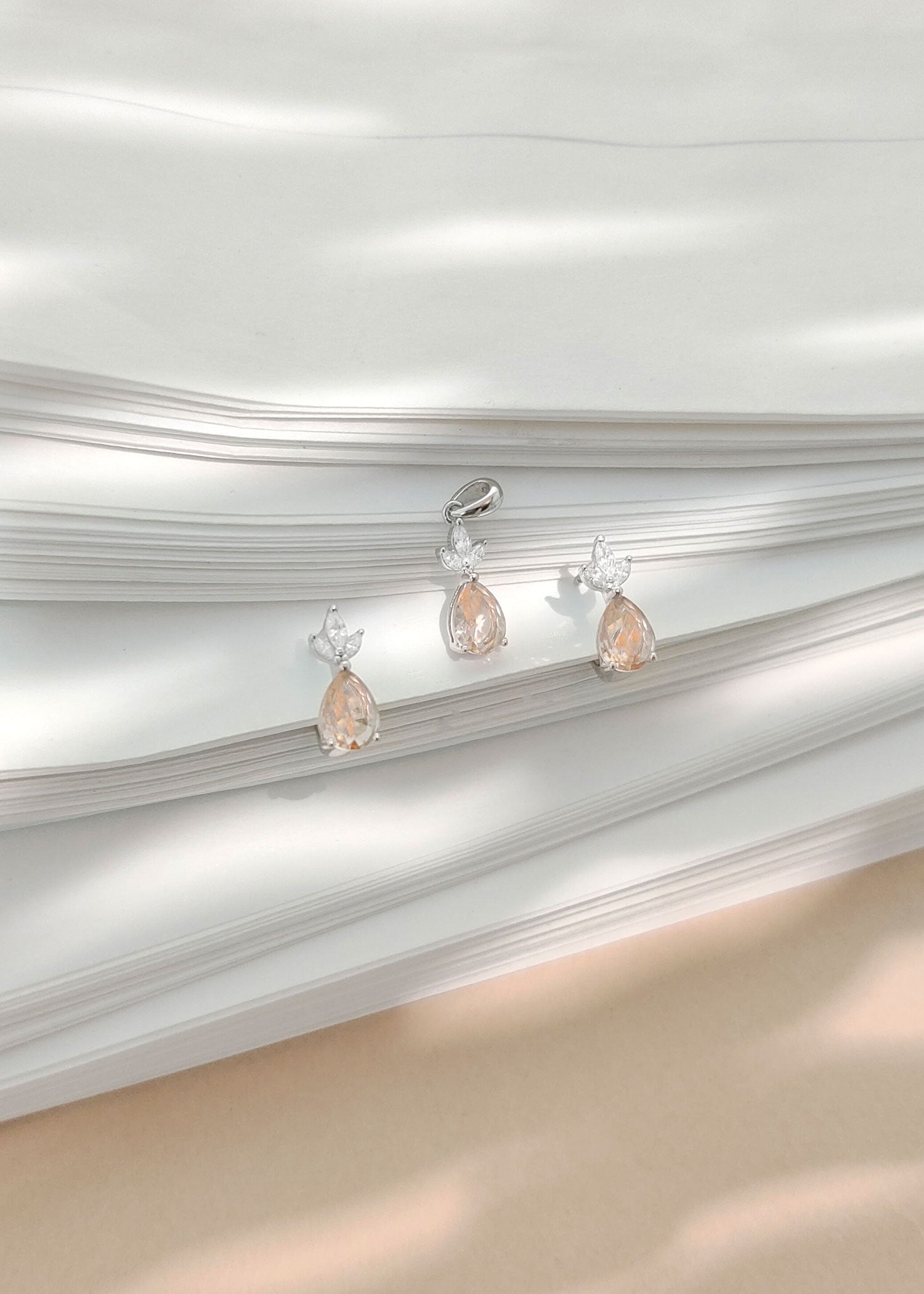 92.5 Sterling Silver Drop Shape Zircon Pendant Set