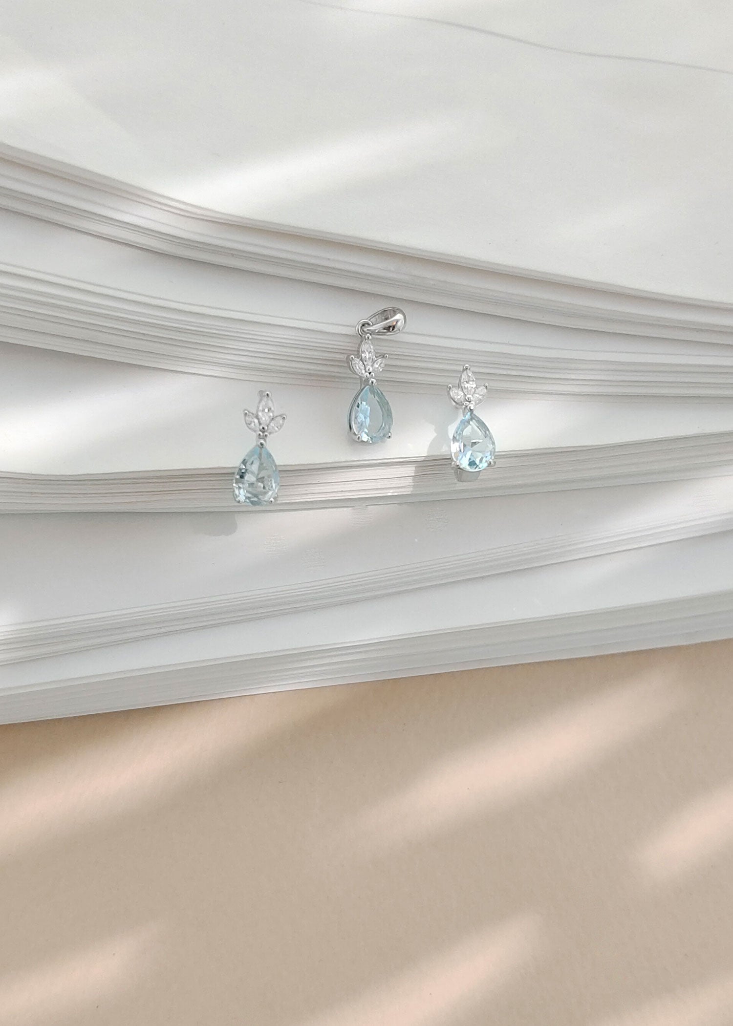 92.5 Sterling Silver Drop Shape Zircon Pendant Set