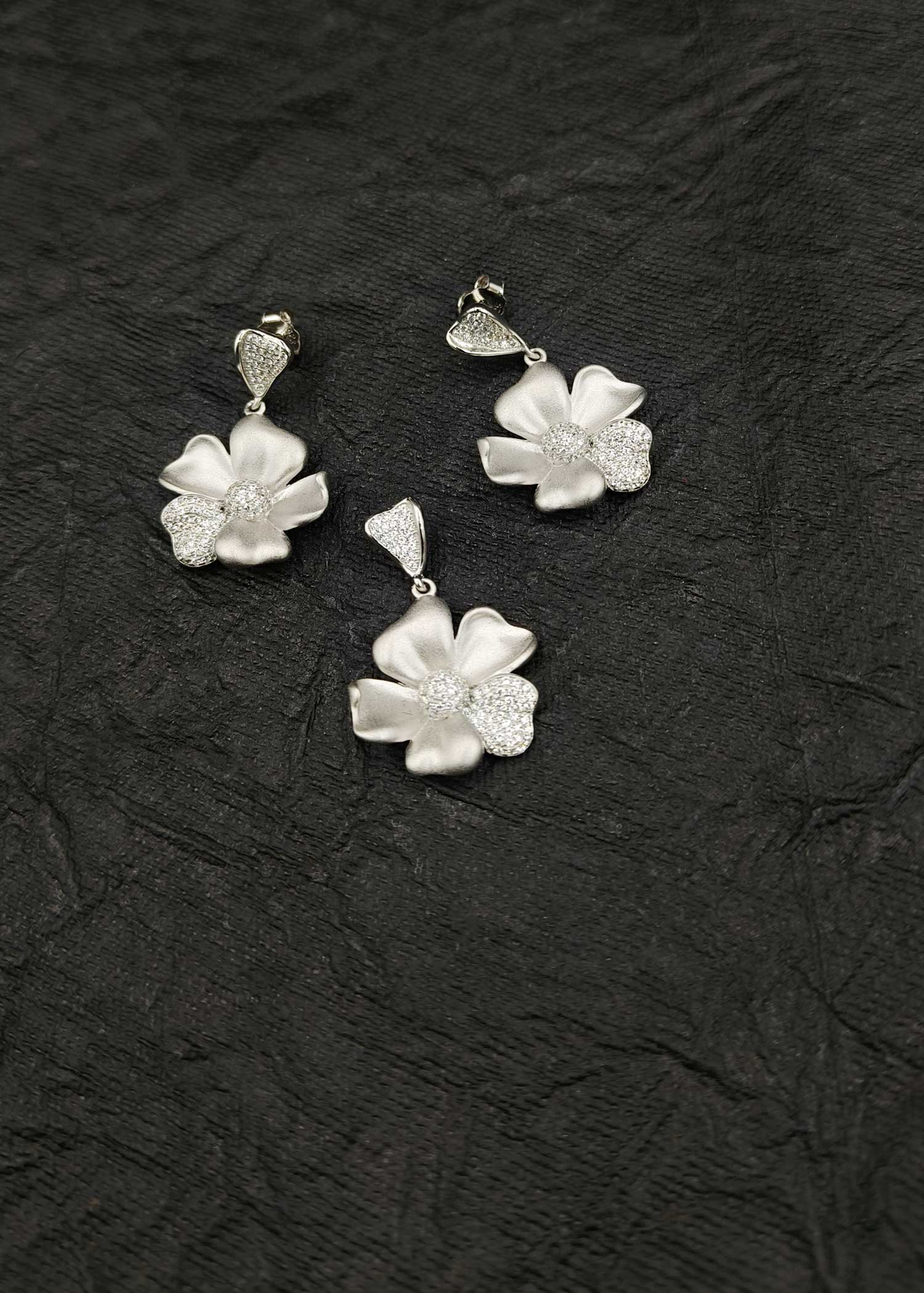 92.5 Sterling Silver Floral Design Zircon Pendant Set