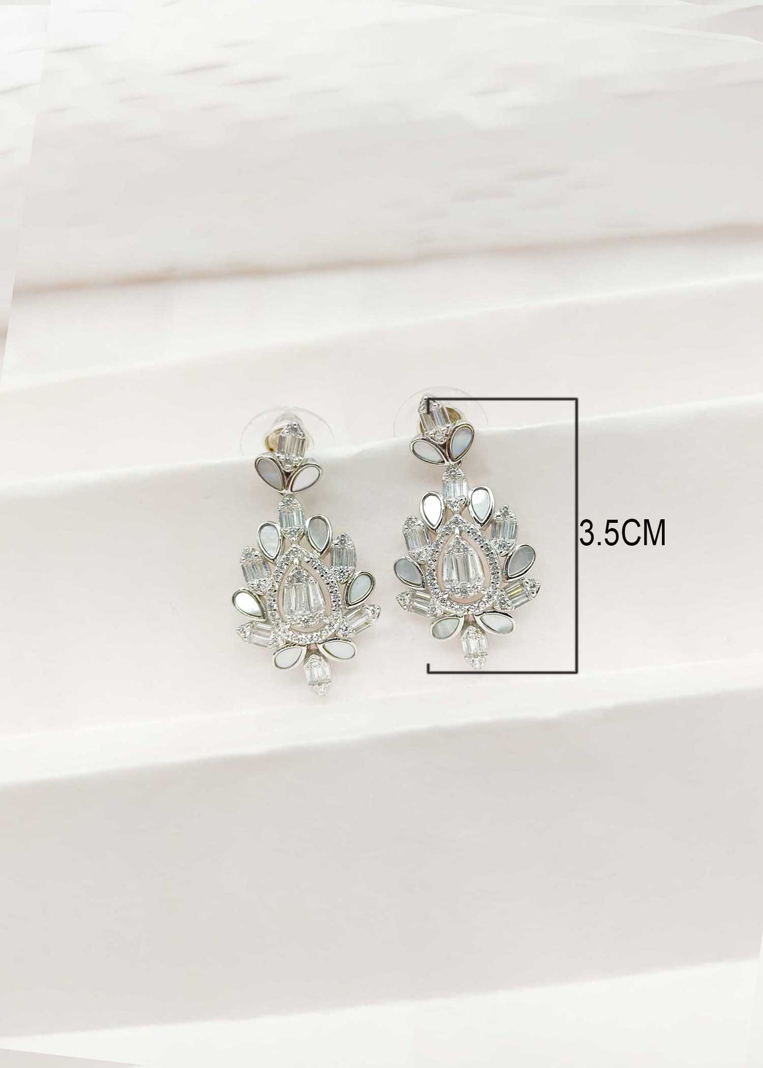 92.5 Sterling Silver Mother of Pearl Cubic Zircon Earring