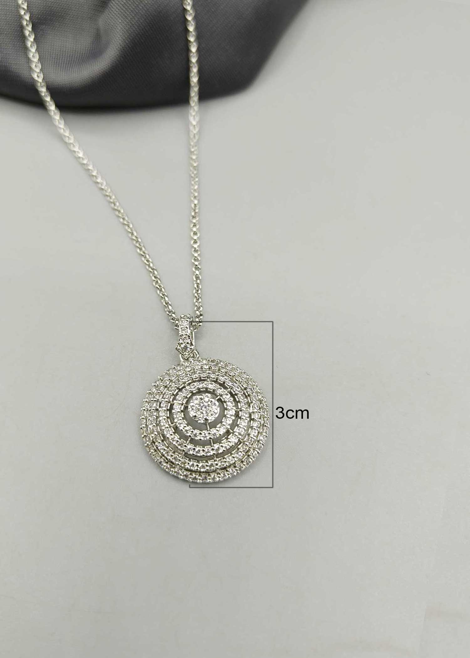 Pendant + chain