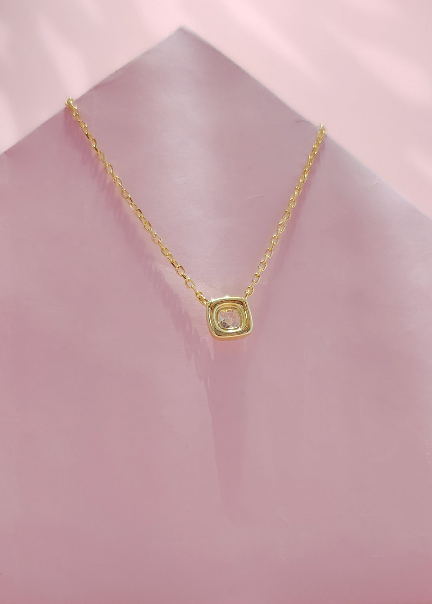 Pendant chain side image 