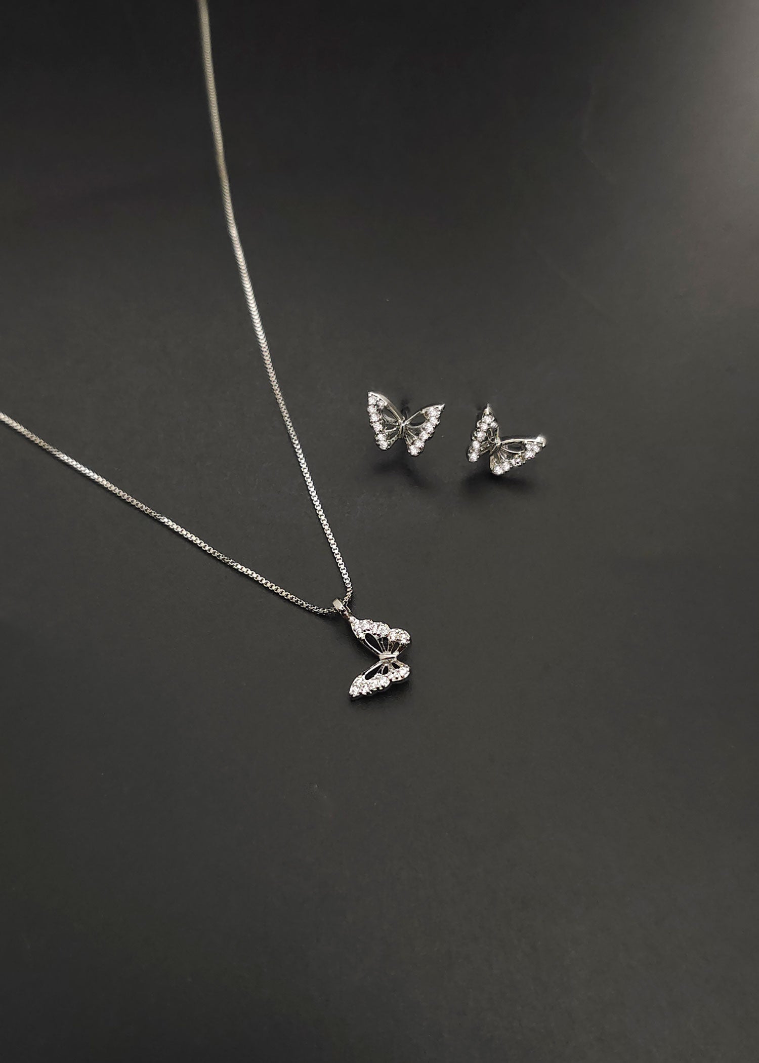 Silver pendant set